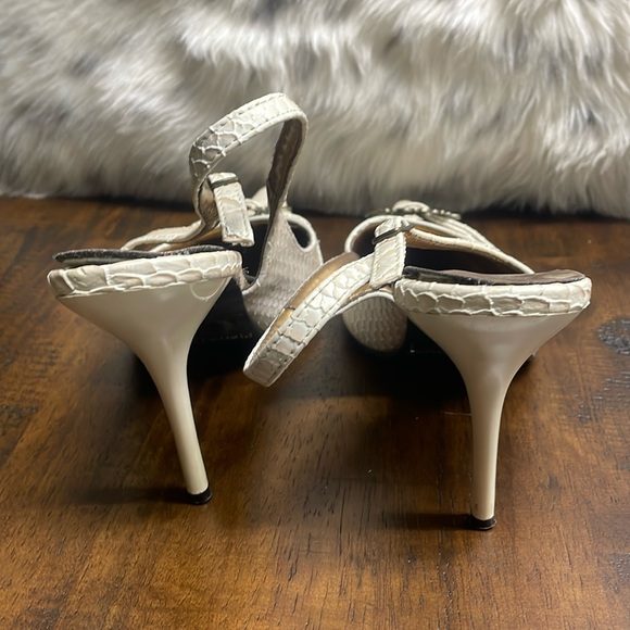 Pierre Dumas Women's Cream Alligator Slingbacks - Picture 6 of 7